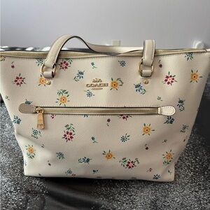 Coach Floral Print Tote Cream Canvas Leather Trim Zip Top Shoulder Bag